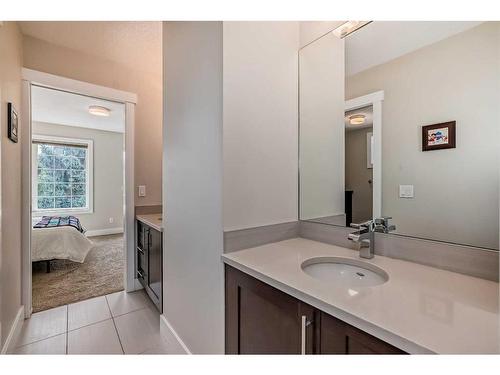 1-2018 27 Avenue Sw, Calgary, AB - Indoor Photo Showing Bathroom