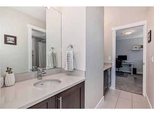 1-2018 27 Avenue Sw, Calgary, AB - Indoor Photo Showing Bathroom