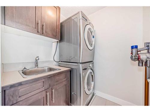 1-2018 27 Avenue Sw, Calgary, AB - Indoor Photo Showing Laundry Room