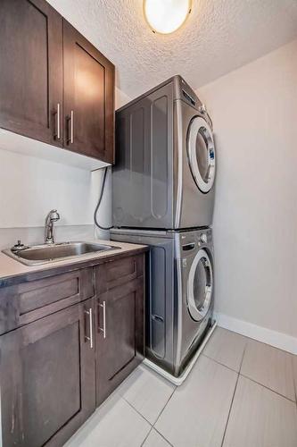 1-2018 27 Avenue Sw, Calgary, AB - Indoor Photo Showing Laundry Room