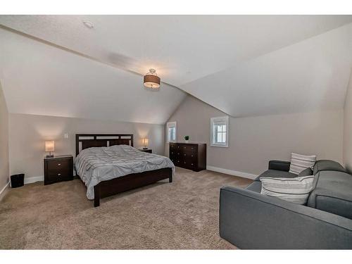 1-2018 27 Avenue Sw, Calgary, AB - Indoor Photo Showing Bedroom