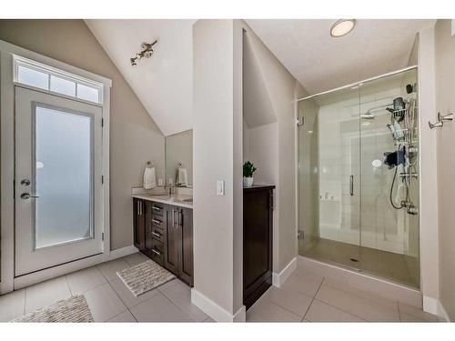 1-2018 27 Avenue Sw, Calgary, AB - Indoor Photo Showing Bathroom