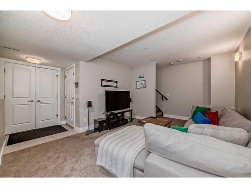 1-2018 27 Avenue Sw, Calgary, AB - Indoor Photo Showing Other Room