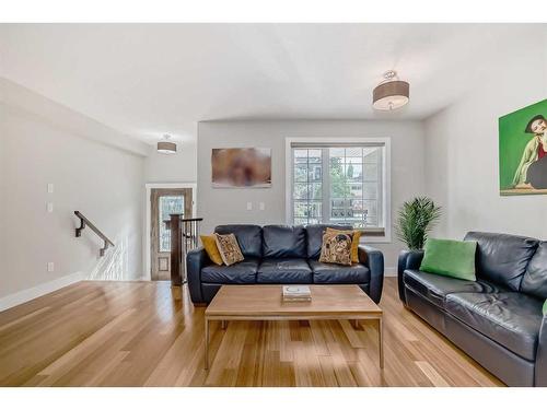 1-2018 27 Avenue Sw, Calgary, AB - Indoor Photo Showing Living Room