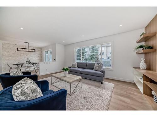 289 Hampstead Road Nw, Calgary, AB - Indoor Photo Showing Living Room