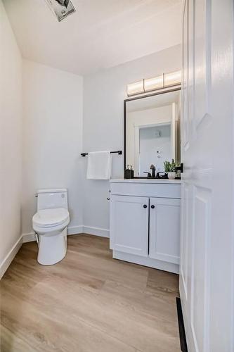 289 Hampstead Road Nw, Calgary, AB - Indoor Photo Showing Bathroom