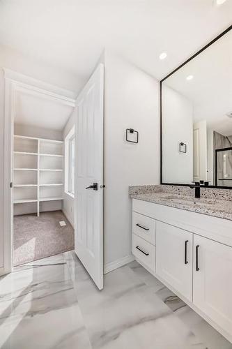 289 Hampstead Road Nw, Calgary, AB - Indoor Photo Showing Bathroom