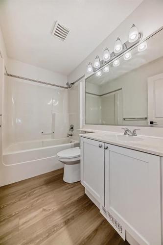 289 Hampstead Road Nw, Calgary, AB - Indoor Photo Showing Bathroom