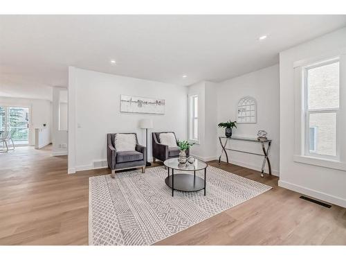 289 Hampstead Road Nw, Calgary, AB - Indoor Photo Showing Living Room