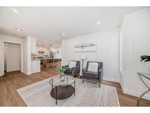 289 Hampstead Road Nw, Calgary, AB - Indoor Photo Showing Living Room