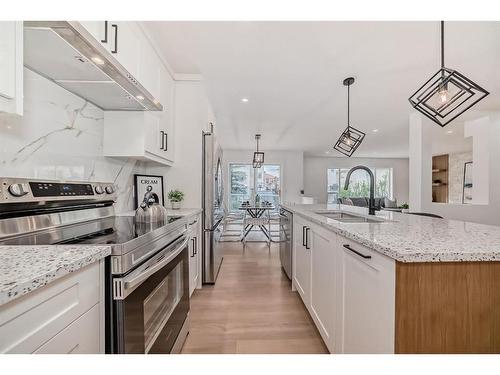 289 Hampstead Road Nw, Calgary, AB - Indoor Photo Showing Kitchen With Upgraded Kitchen