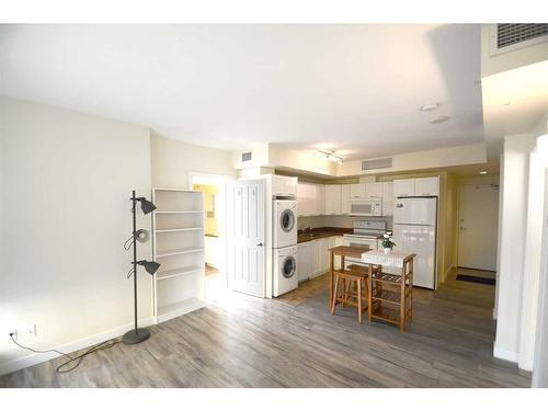 205-3830 Brentwood Road Nw, Calgary, AB - Indoor