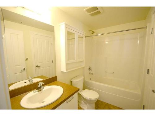 205-3830 Brentwood Road Nw, Calgary, AB - Indoor Photo Showing Bathroom