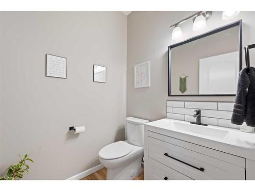 169 Patterson Boulevard Sw, Calgary, AB - Indoor Photo Showing Bathroom