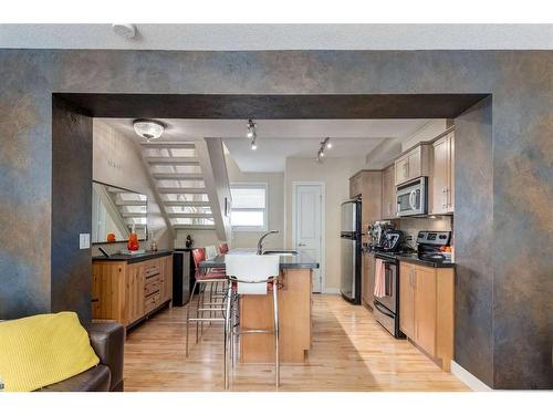 219 Aspen Hills Villas Sw, Calgary, AB - Indoor Photo Showing Kitchen