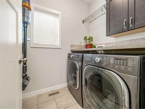 667 Marie Van Haarlem Crescent North, Lethbridge, AB - Indoor Photo Showing Laundry Room