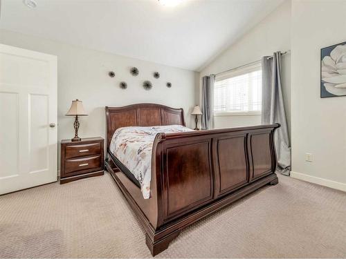 667 Marie Van Haarlem Crescent North, Lethbridge, AB - Indoor Photo Showing Bedroom