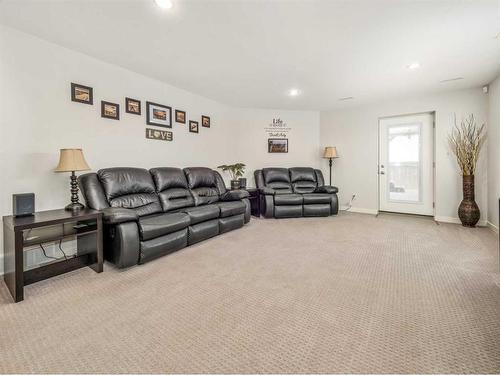 667 Marie Van Haarlem Crescent North, Lethbridge, AB - Indoor Photo Showing Living Room