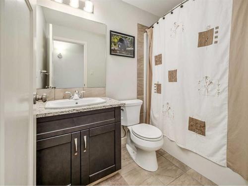 667 Marie Van Haarlem Crescent North, Lethbridge, AB - Indoor Photo Showing Bathroom