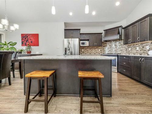 667 Marie Van Haarlem Crescent North, Lethbridge, AB - Indoor Photo Showing Kitchen With Upgraded Kitchen