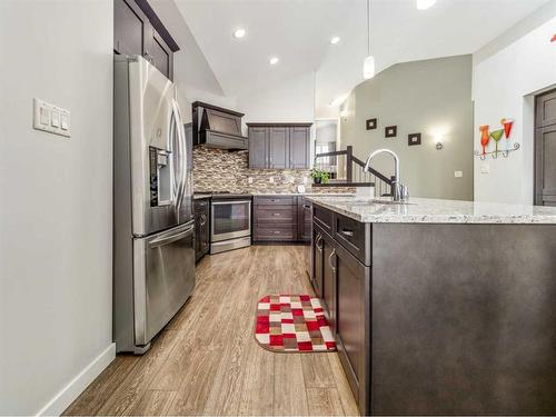 667 Marie Van Haarlem Crescent North, Lethbridge, AB - Indoor Photo Showing Kitchen With Upgraded Kitchen