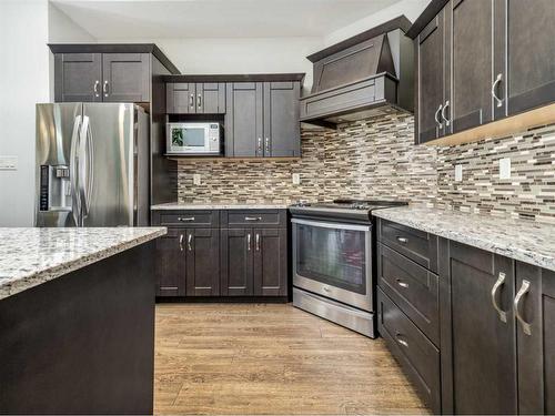 667 Marie Van Haarlem Crescent North, Lethbridge, AB - Indoor Photo Showing Kitchen With Upgraded Kitchen