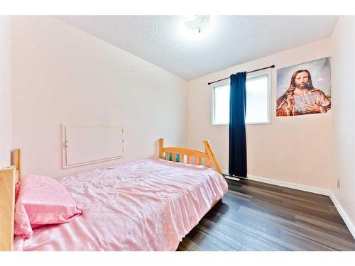 6039 Martingrove Road Ne, Calgary, AB - Indoor Photo Showing Bedroom