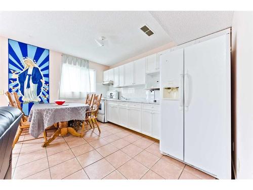 6039 Martingrove Road Ne, Calgary, AB - Indoor Photo Showing Other Room