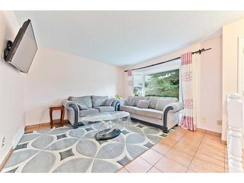 6039 Martingrove Road Ne, Calgary, AB - Indoor Photo Showing Living Room