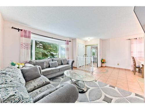 6039 Martingrove Road Ne, Calgary, AB - Indoor Photo Showing Living Room