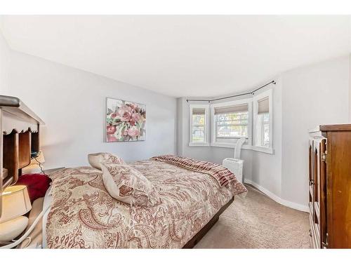 26-2318 17 Street Se, Calgary, AB - Indoor Photo Showing Bedroom