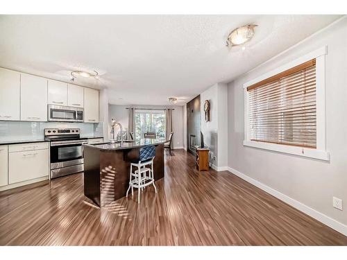 26-2318 17 Street Se, Calgary, AB - Indoor Photo Showing Kitchen