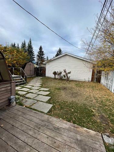 8140 47 Avenue Nw, Calgary, AB - Outdoor