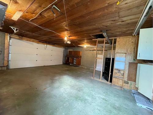 8140 47 Avenue Nw, Calgary, AB - Indoor Photo Showing Garage