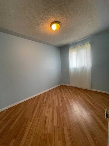 8140 47 Avenue Nw, Calgary, AB - Indoor Photo Showing Other Room