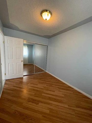 8140 47 Avenue Nw, Calgary, AB - Indoor Photo Showing Other Room