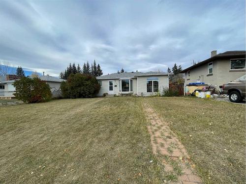 8140 47 Avenue Nw, Calgary, AB - Outdoor