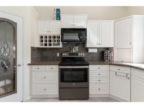 704 Woodside Drive Nw, Airdrie, AB - Indoor Photo Showing Kitchen