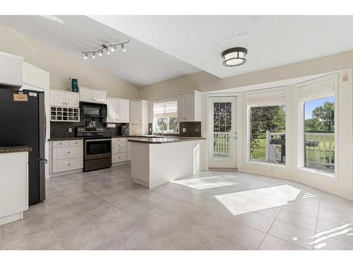 704 Woodside Drive Nw, Airdrie, AB - Indoor Photo Showing Kitchen