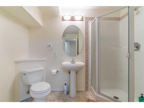 704 Woodside Drive Nw, Airdrie, AB - Indoor Photo Showing Bathroom