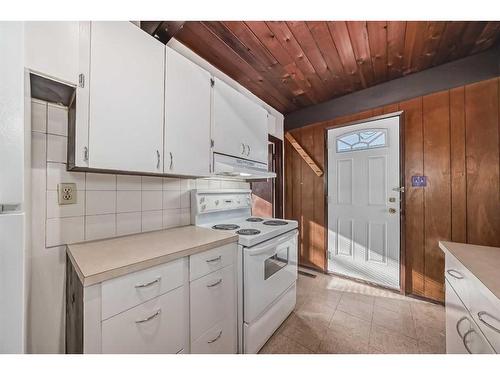 327 44 Avenue Nw, Calgary, AB - Indoor Photo Showing Kitchen