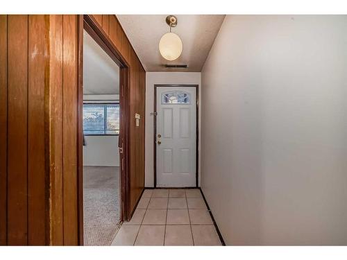 327 44 Avenue Nw, Calgary, AB - Indoor Photo Showing Other Room