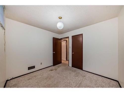 327 44 Avenue Nw, Calgary, AB - Indoor Photo Showing Other Room