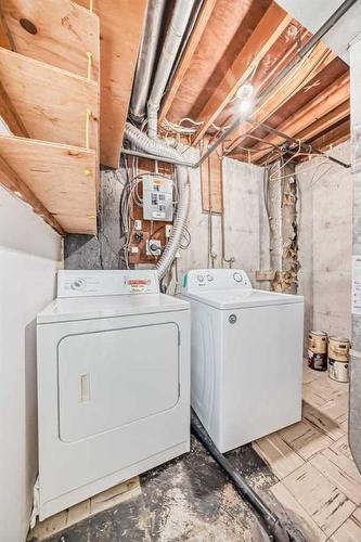 327 44 Avenue Nw, Calgary, AB - Indoor Photo Showing Laundry Room