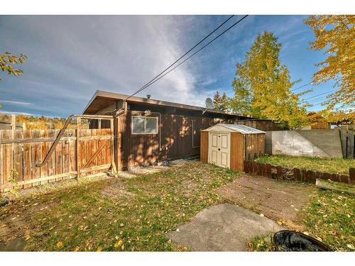 327 44 Avenue Nw, Calgary, AB - Outdoor