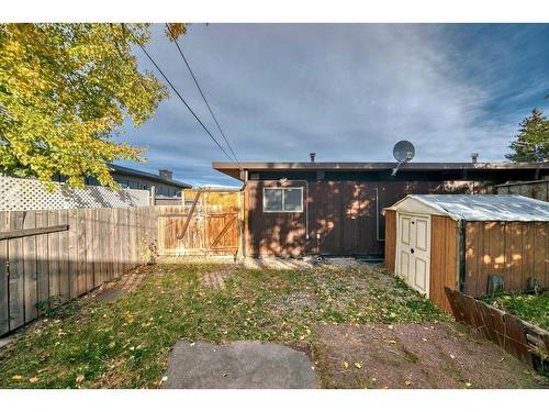 327 44 Avenue Nw, Calgary, AB - Outdoor