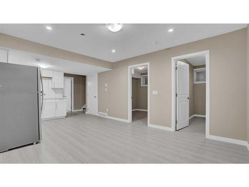 138 Nolanhurst Rise Nw, Calgary, AB - Indoor Photo Showing Bathroom