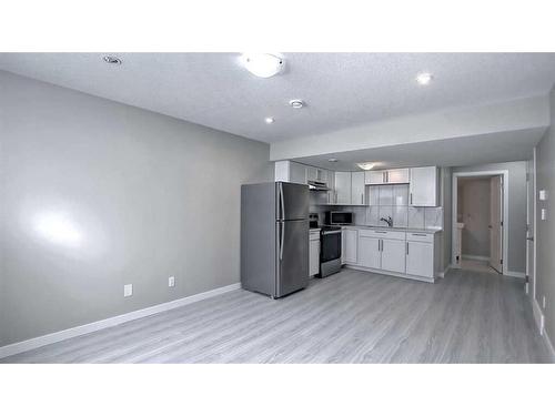 138 Nolanhurst Rise Nw, Calgary, AB - Indoor Photo Showing Kitchen