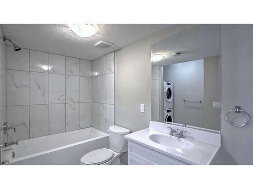 138 Nolanhurst Rise Nw, Calgary, AB - Indoor Photo Showing Bathroom