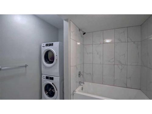 138 Nolanhurst Rise Nw, Calgary, AB - Indoor Photo Showing Laundry Room